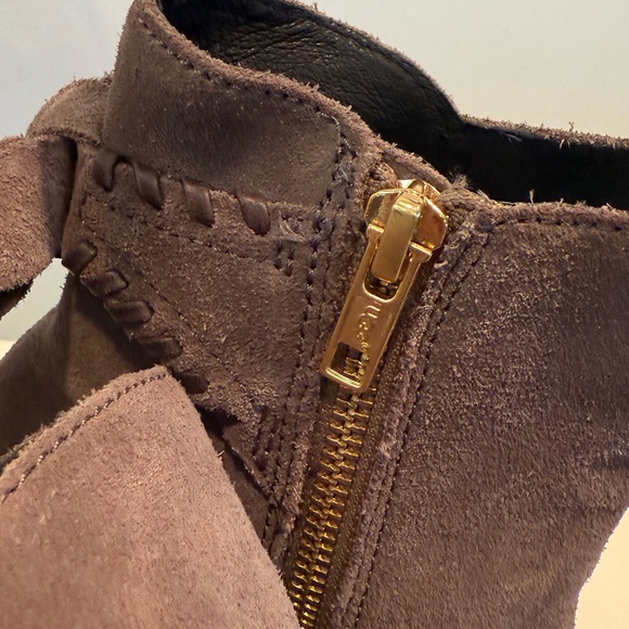 UGG women's Fraise whipstitch chunky heel suede  ankle boots size 8 - Picture 13 of 16